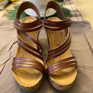 Sandals In great condition, size 10 Velcro closure